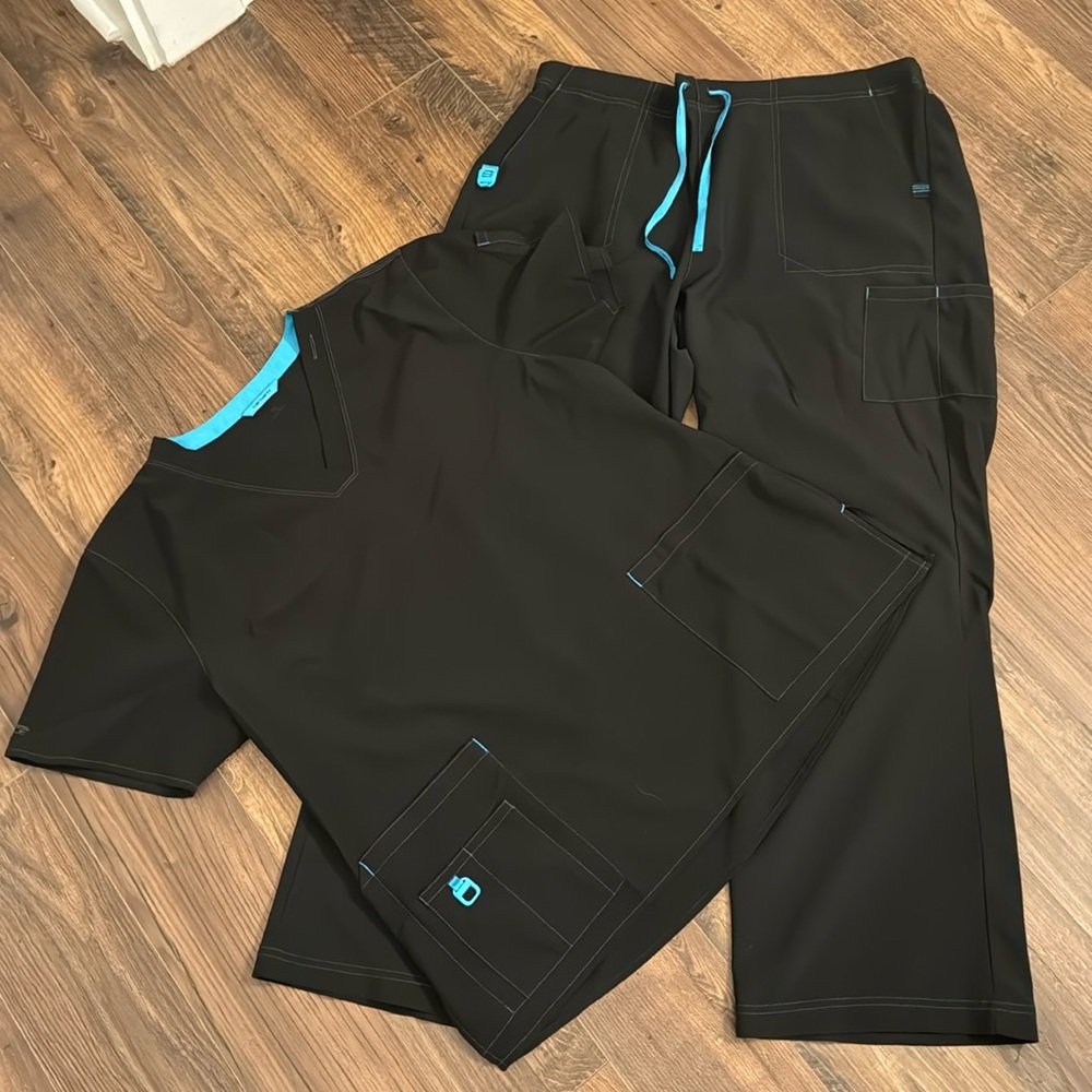 XL Carhartt scrub set